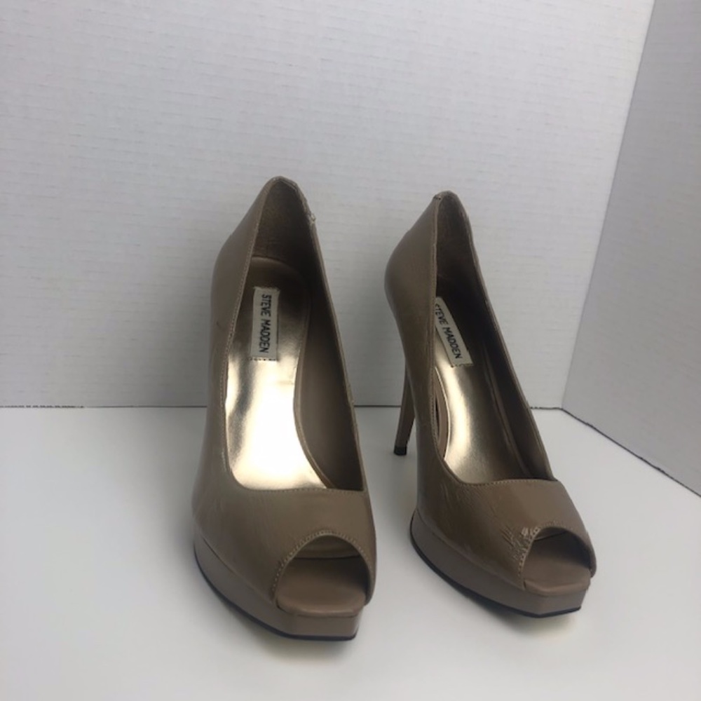 Steve Madden Nude Platform Peep-Toe Heel | Size 9